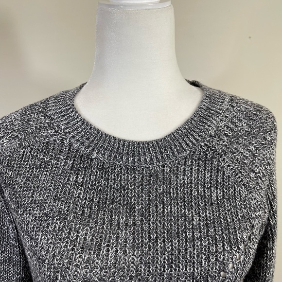 So sz med sweater crew neck in a heather knit blk/off white - Picture 2 of 14